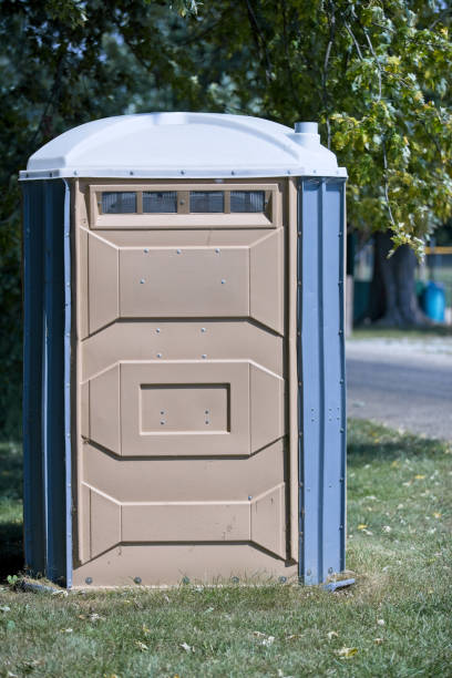 Best Porta potty delivery and setup  in Lyndon, KS